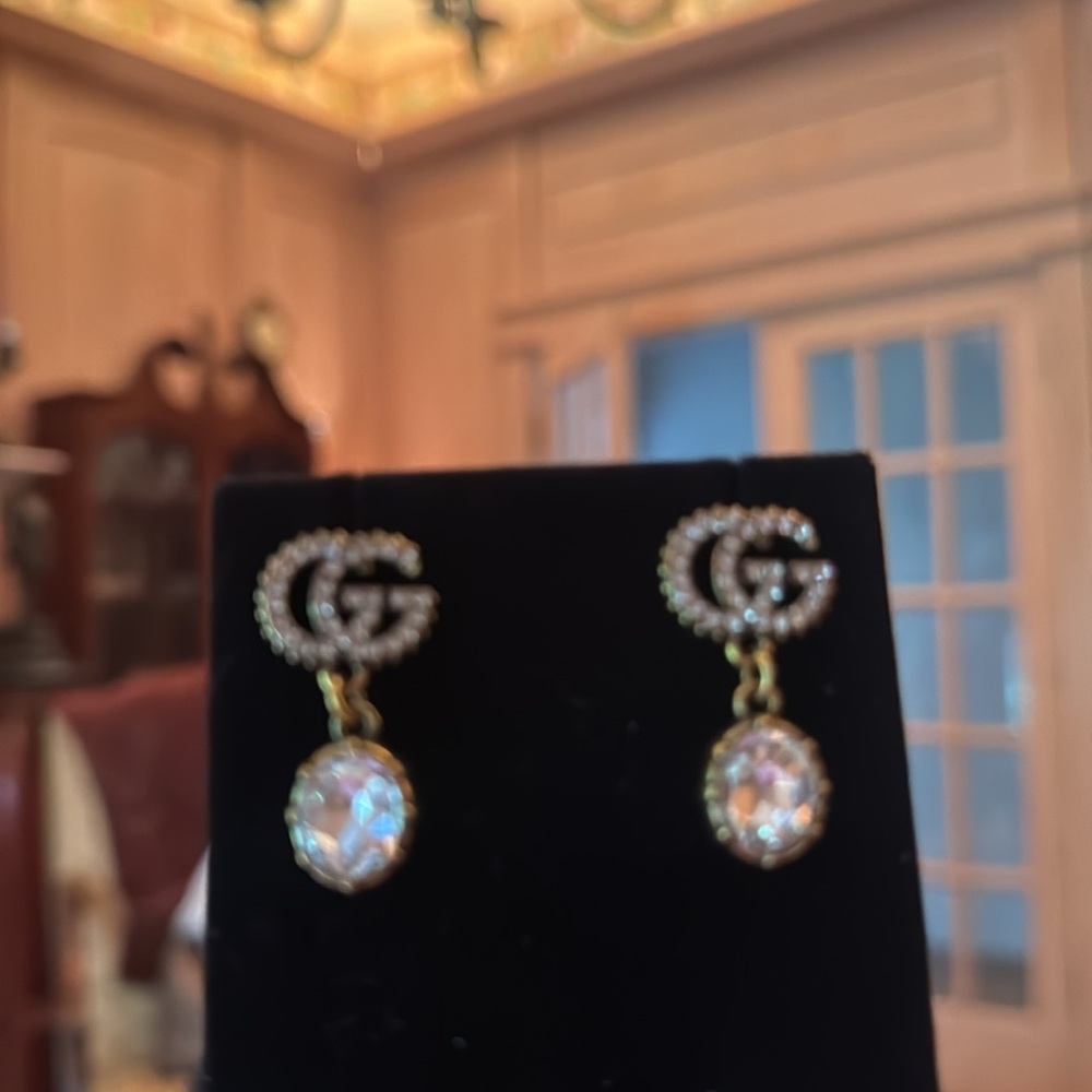 Gucci earrings Gold tone Logo Drop Earrings with Clear Crystal - Picture 4 of 9
